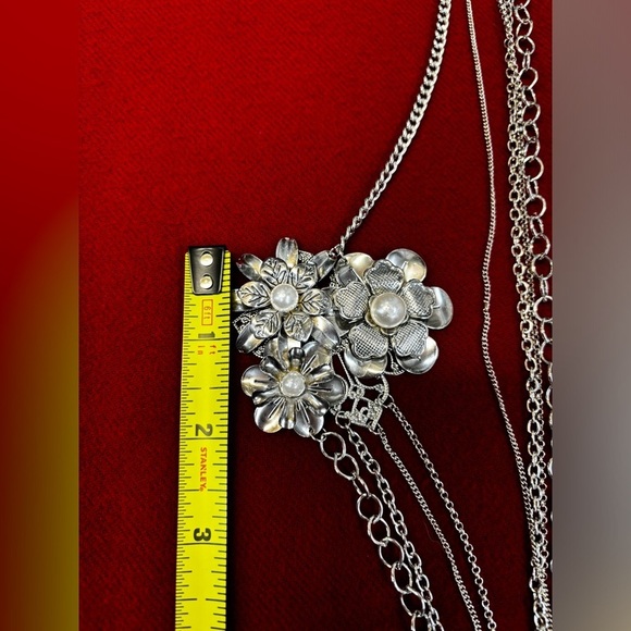 Multi strand statement large flower necklace - Picture 9 of 9